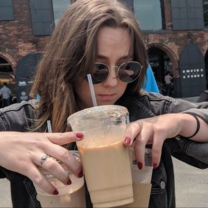 Meet your Posher, Emily